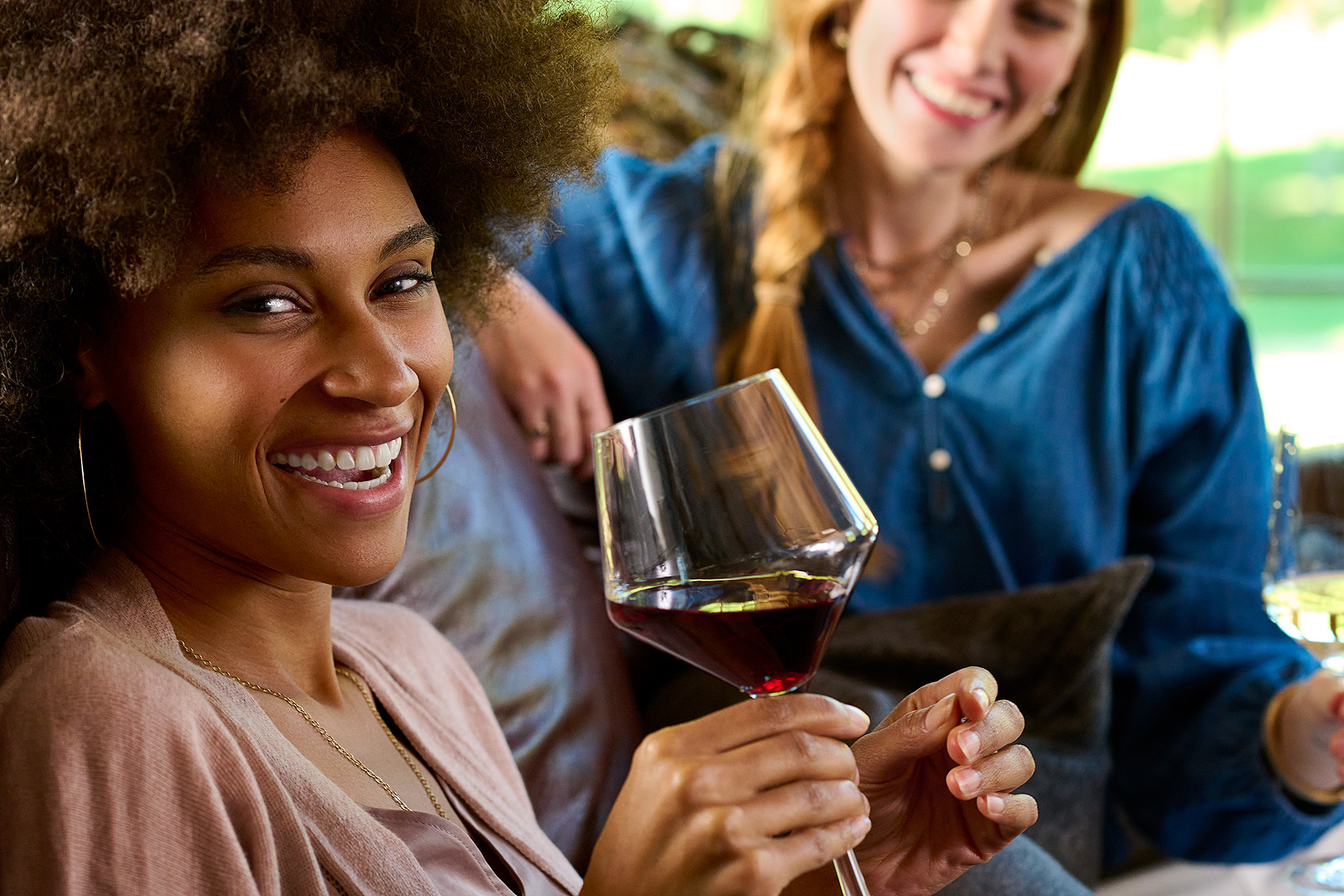 90_2022-10-19_Social_LivingRoom_Selects_013_rt-web